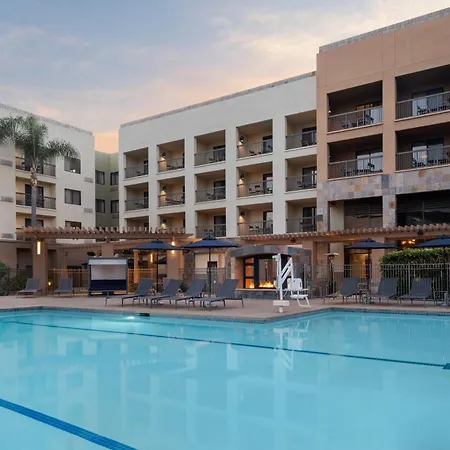 Courtyard San Diego Central - Outdoor Pool, Bar & Restaurant